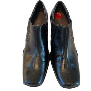 Black Aerosoles Heeled Ankle Boots in Ladies Size 6B